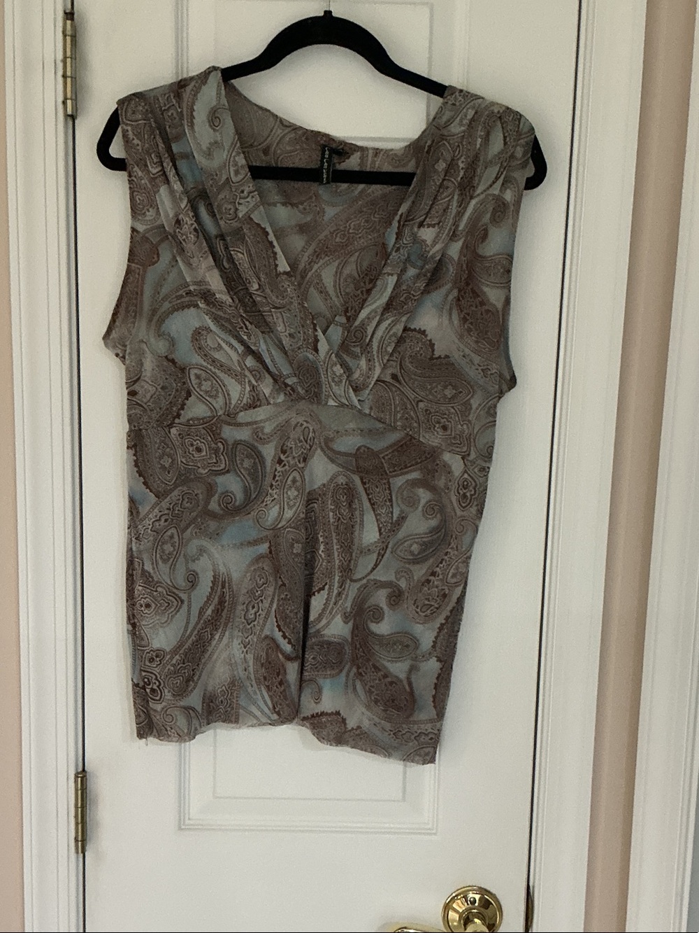 cha cha vente Sleeveless Paisley V-Neck Top - Taupe & Light Blue XL